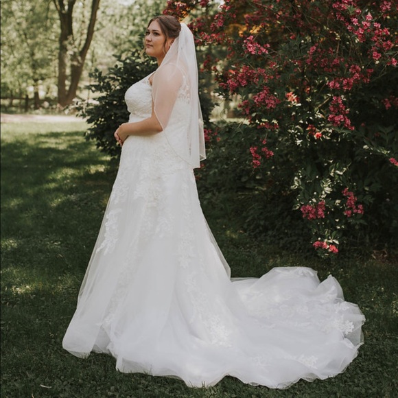 Wedding dress size 20 - Picture 4 of 7